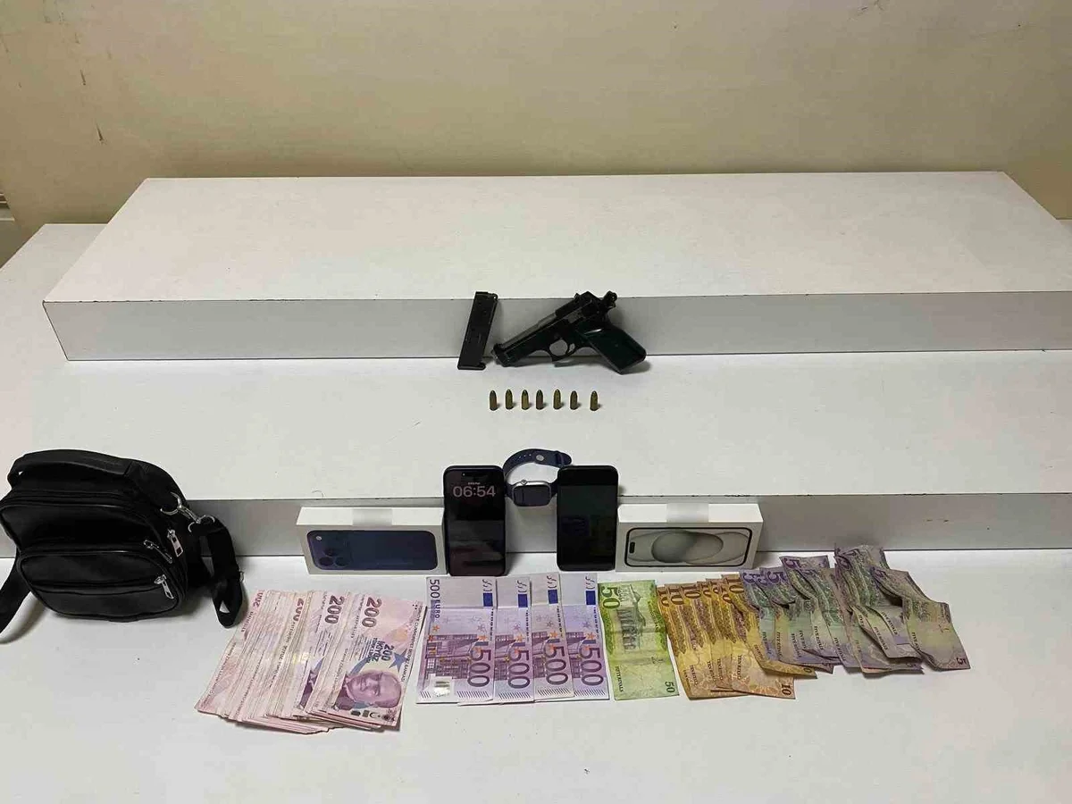 Beyoğlu'nda camiden 5 bin euro, 3 bin dolar, 5 bin Suudi riyali çalan kişi tutuklandı