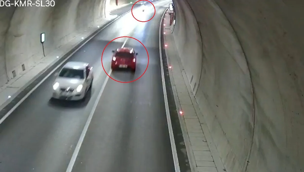 Bursa'da tünel kazasının görüntüsünde motosiklet sürücüsü öldü, oğlu ağır yaralandı