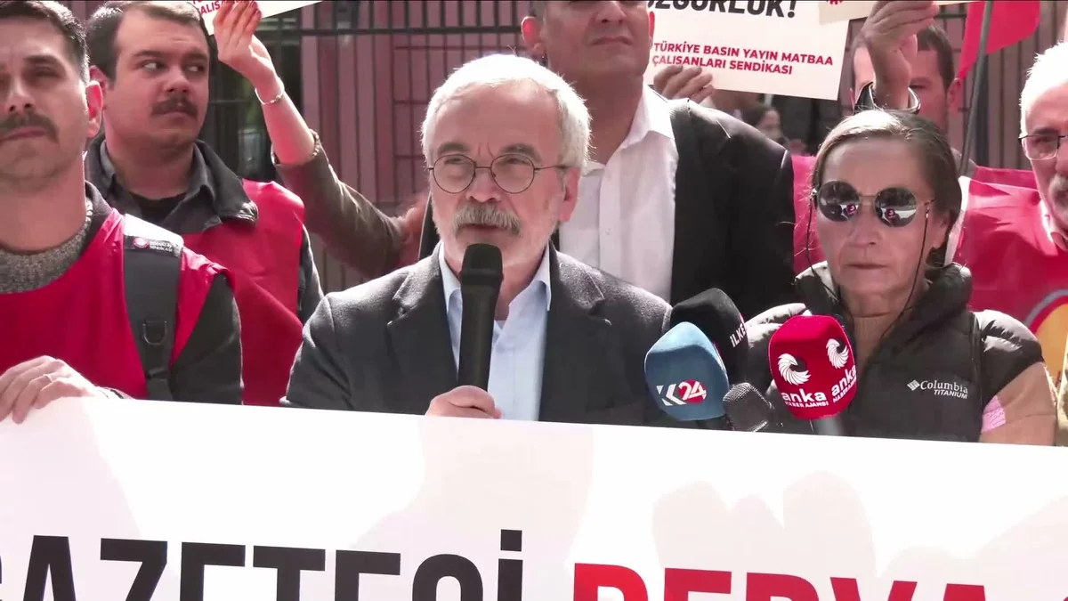 DİSK Basın-İş, tutuklu gazeteci Derya Okatan için Adalet Bakanlığı önünde eylem yaptı