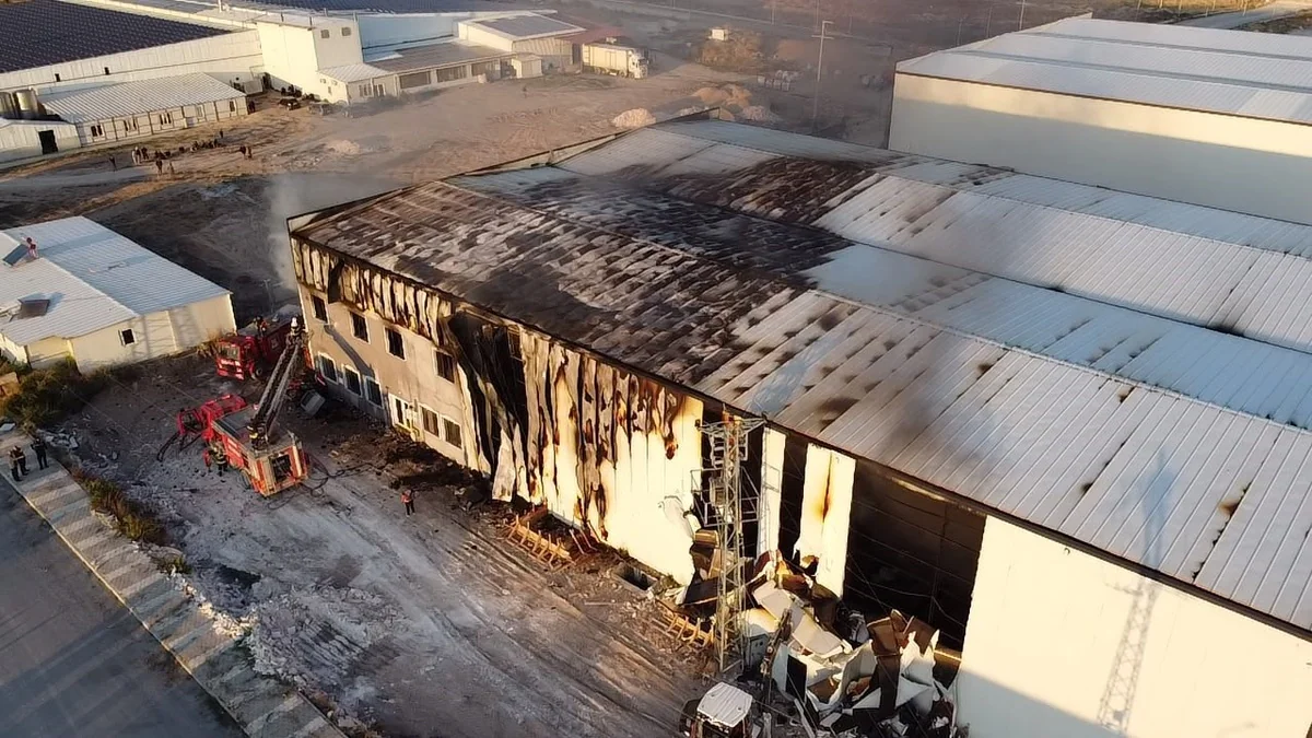 Emirdağ OSB'deki gıda fabrikasında yangın söndürüldü, can kaybı yok