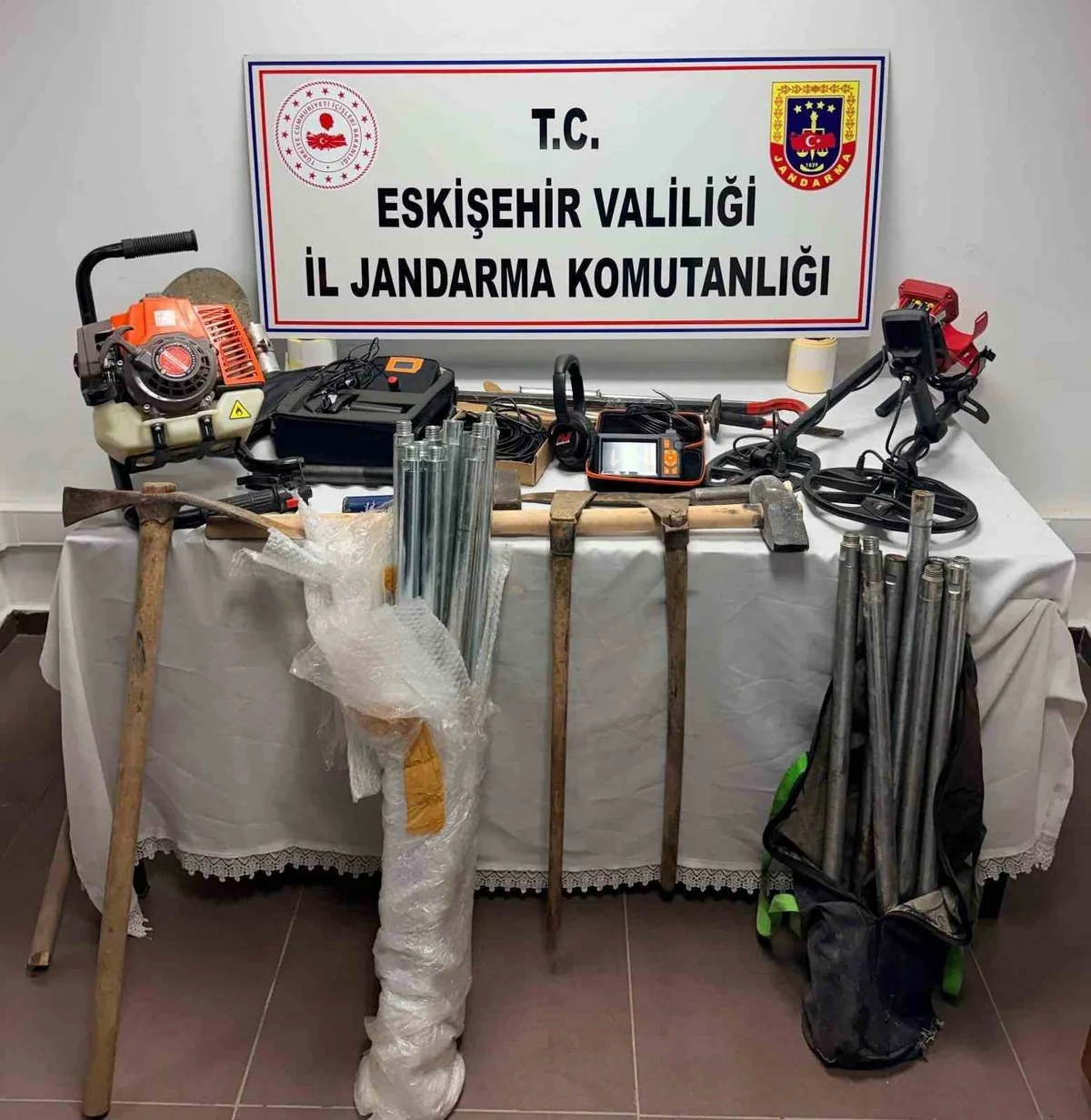 Eskişehir Beylikova'da kaçak kazıda suçüstü yakalanan 5 şüpheliye soruşturma açıldı