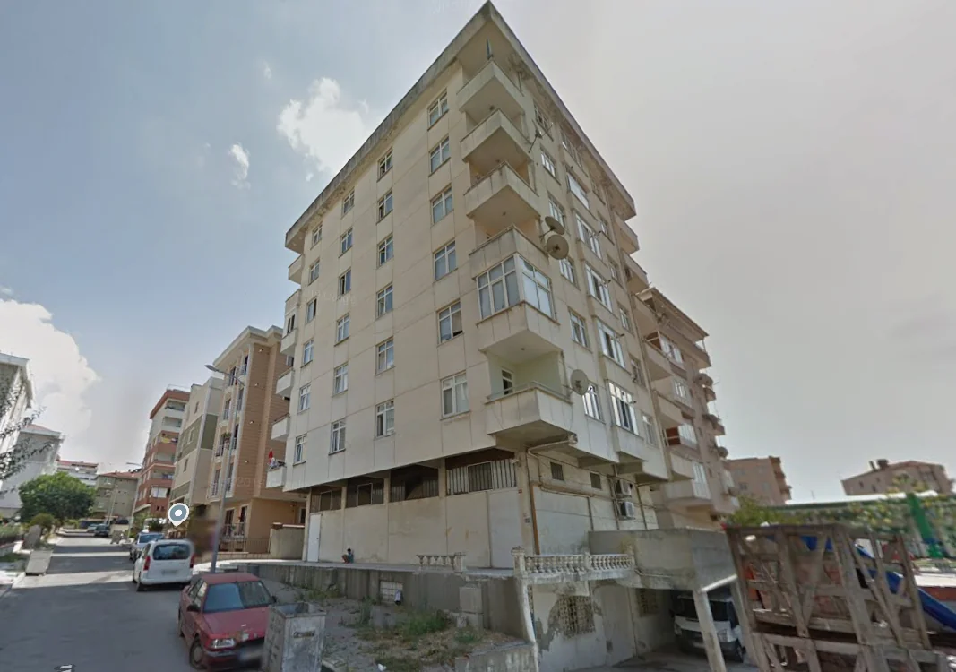 Facia geliyorum demiş! Maltepe'de çöken binanın 'harap kolonları' böyle görüntülendi