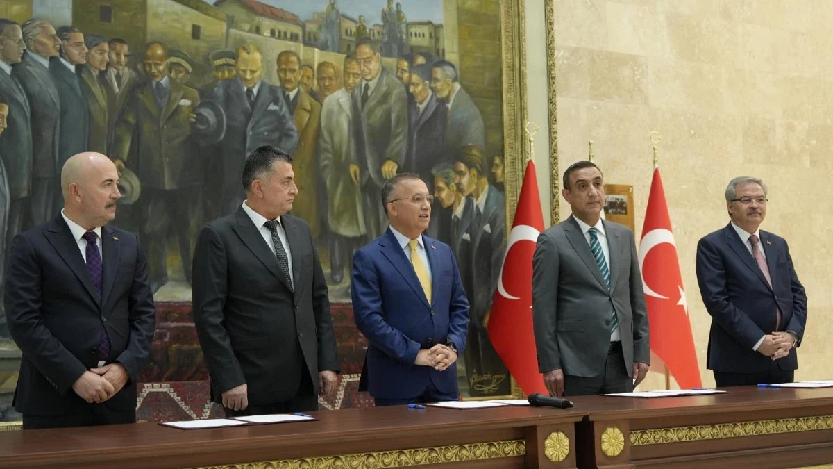 Gaziantep Valiliği'nden öğrencilere 65 bin çift ayakkabı desteği