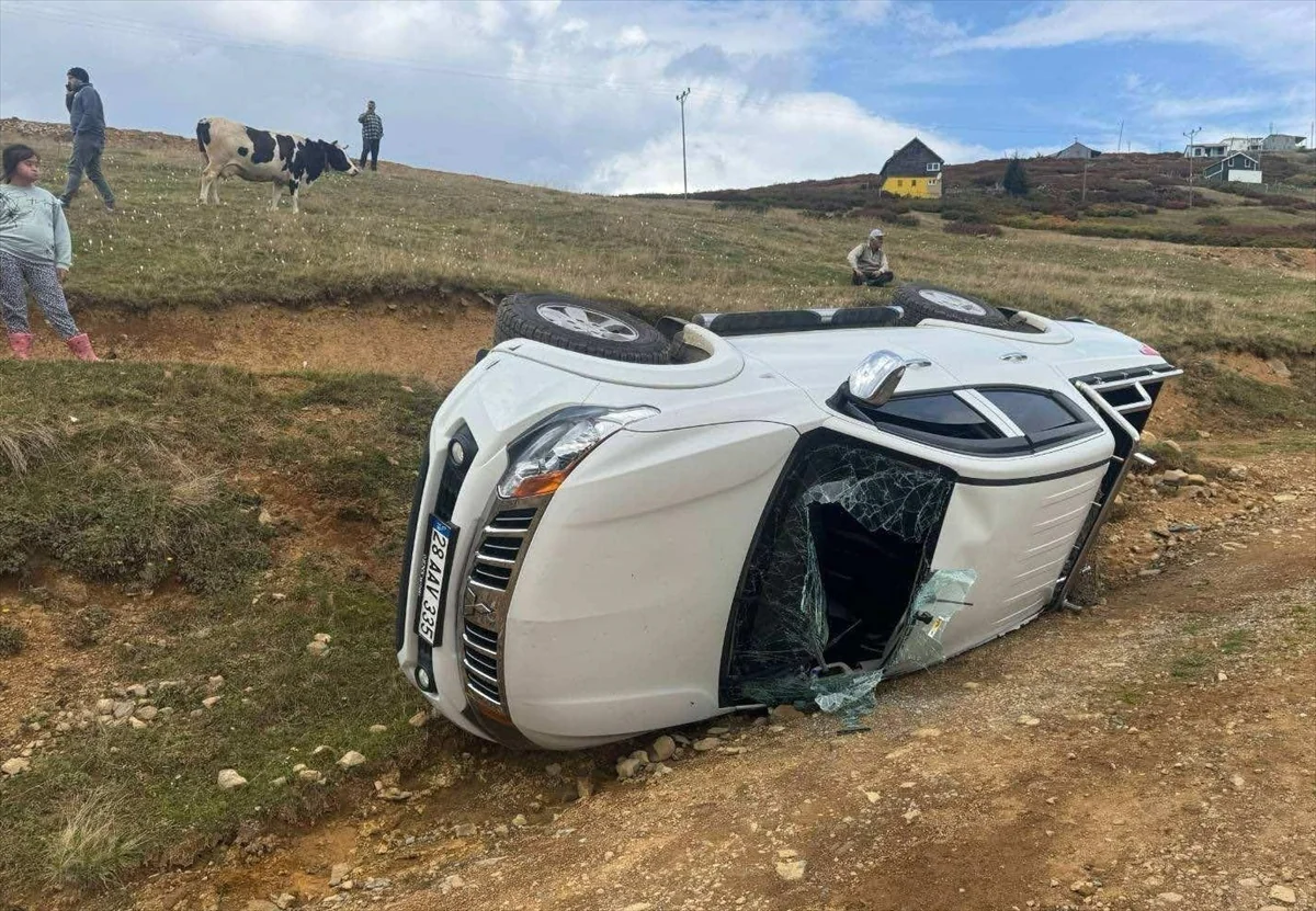 Giresun Görele'de kamyonet geri manevrada devrildi, 1'i ağır 4 kişi yaralandı