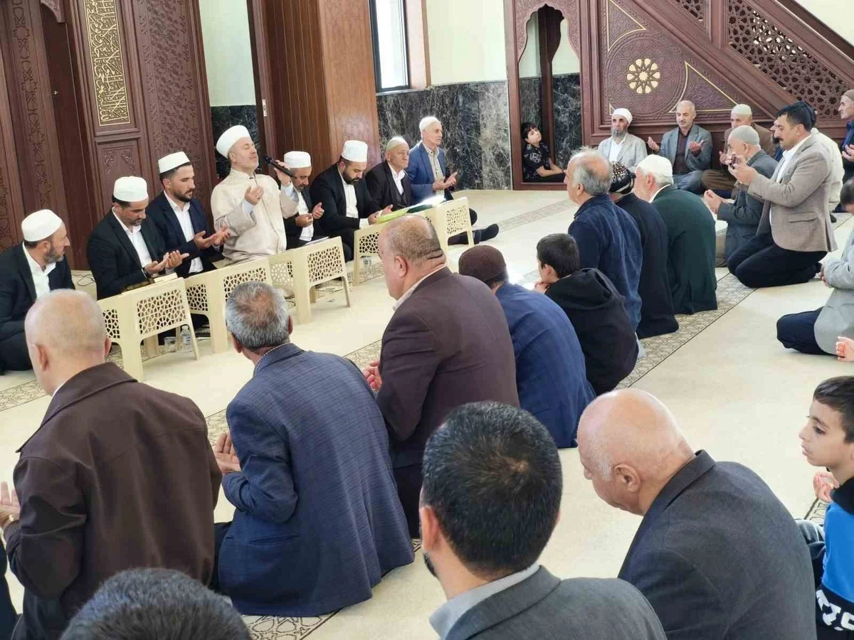 Hakkari'de vefat eden din görevlileri ve hademe-i hayrat mevlit programıyla anıldı