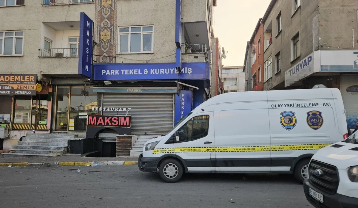 Küçükçekmece'de müzikholde silahlı çatışma! Polis memuru ve 1 kişi hayatını kaybetti