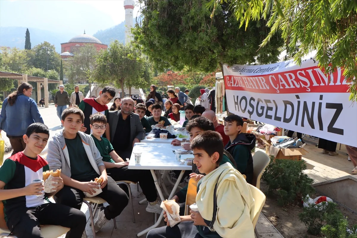 Manisa Şehzadeler'de İlim Yayma Cemiyeti Gazze için kermes düzenledi