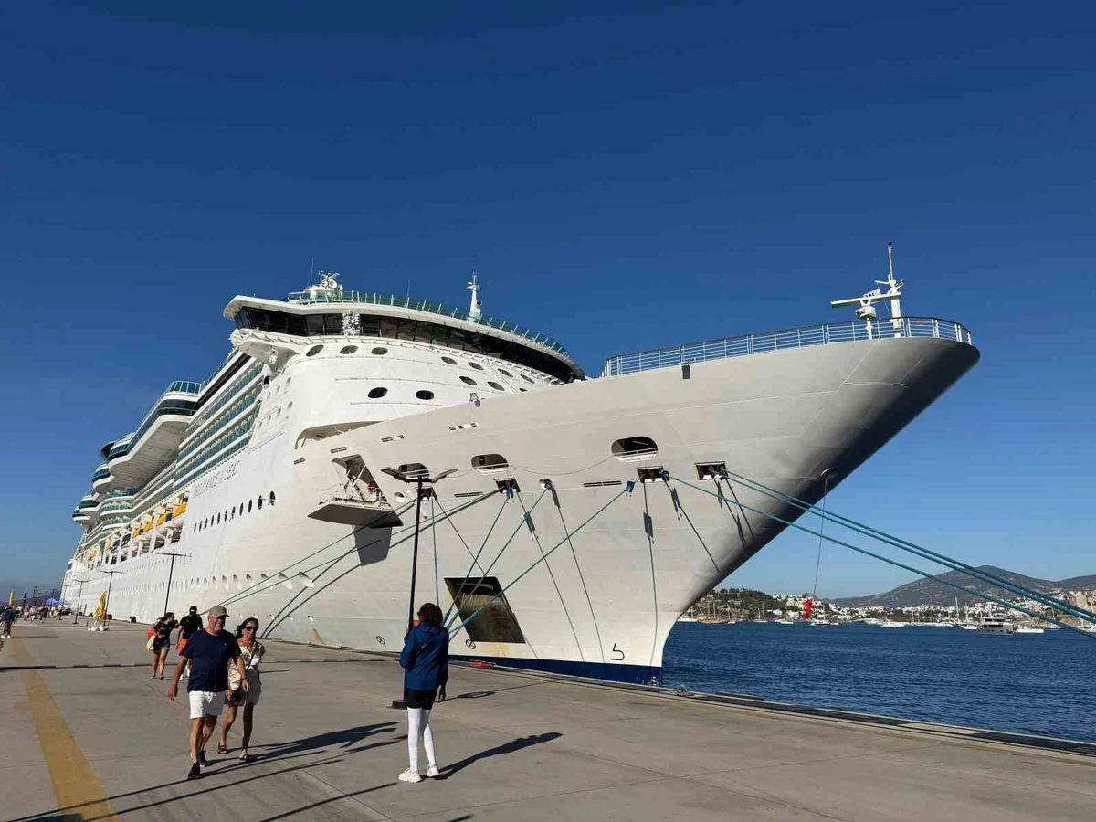 Bahamalar bayraklı kruvaziyer Muğla'nın Bodrum ilçesine 2 bin 242 yolcu getirdi