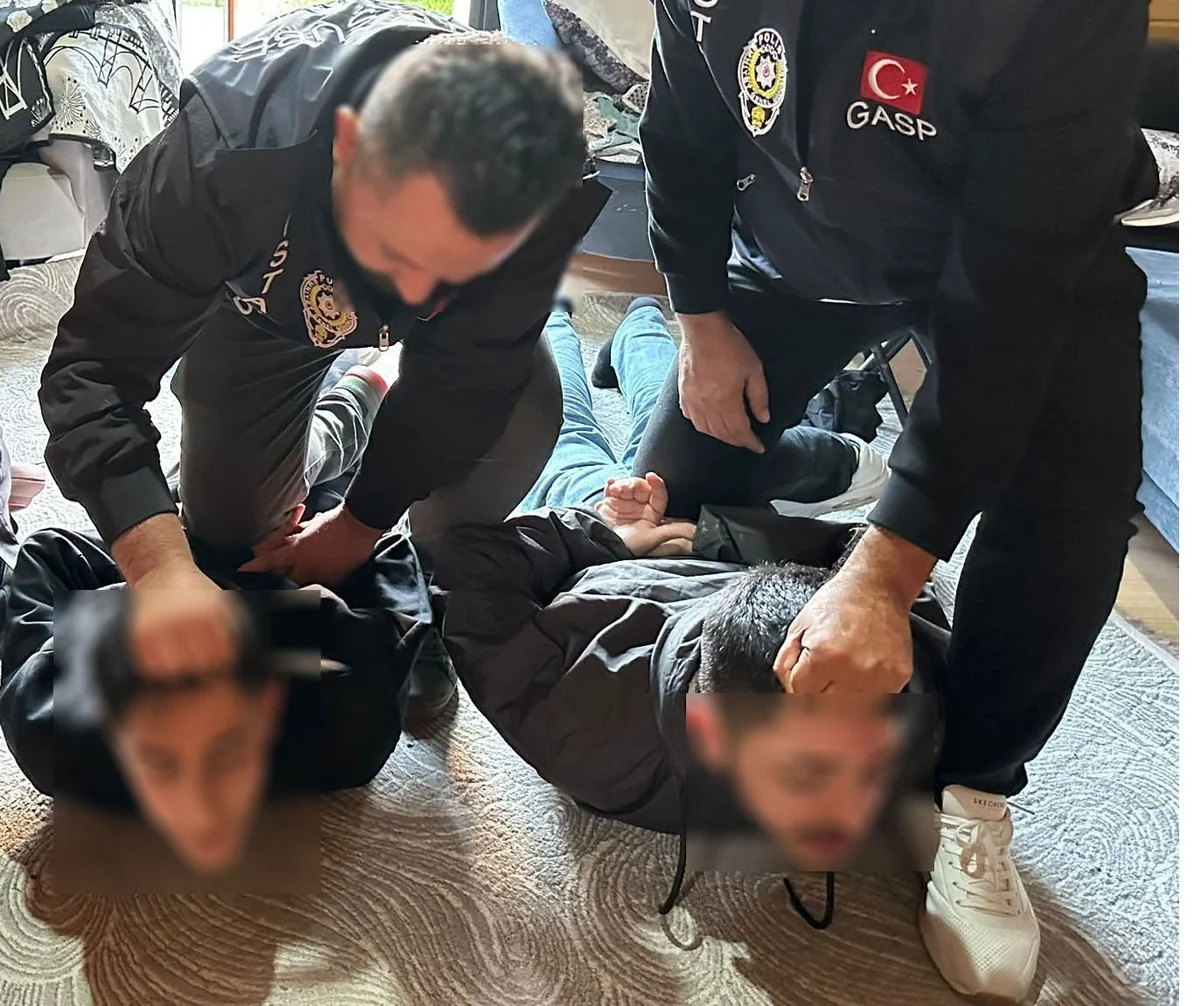 Bayrampaşa'da 7 kilogram altın ve 35 bin euro çalan 12 şüpheli adliyeye sevk edildi