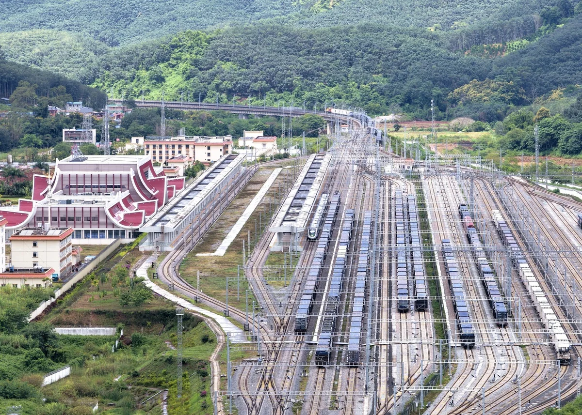 Çin-Laos Demiryolu'nda tropikal meyve ithalatı 16 milyar yuanı aştı