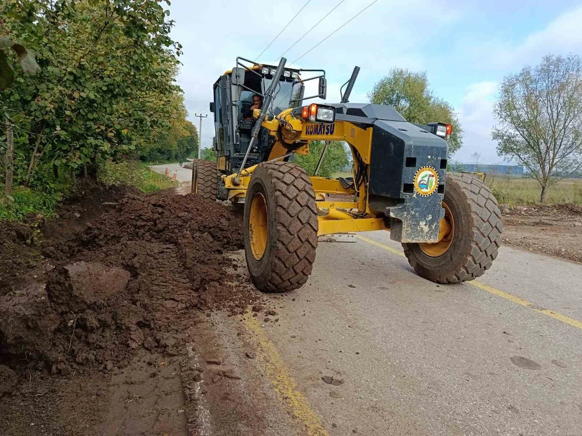 Düzce İl Özel İdaresi, Gölyaka Hamamüstü Köyü'nde beton V kanal yapımını sürdürüyor