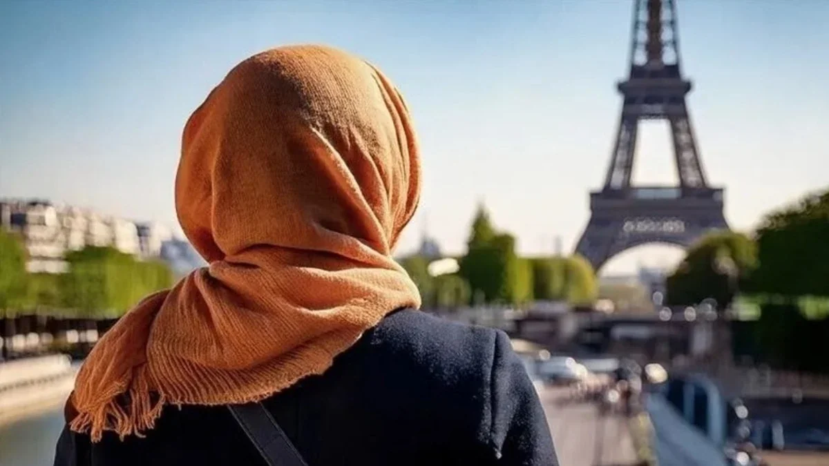 Fransa’da başörtüsü kısıtlamaları Müslüman kadınların eğitim ve kariyer tercihlerini etkiliyor