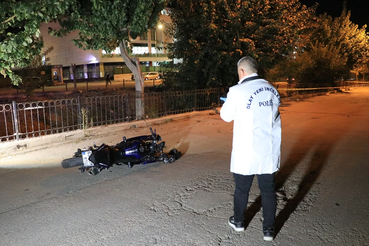 Kilis'te motosikleti devrilen sürücü ağır yaralanarak hastaneye kaldırıldı