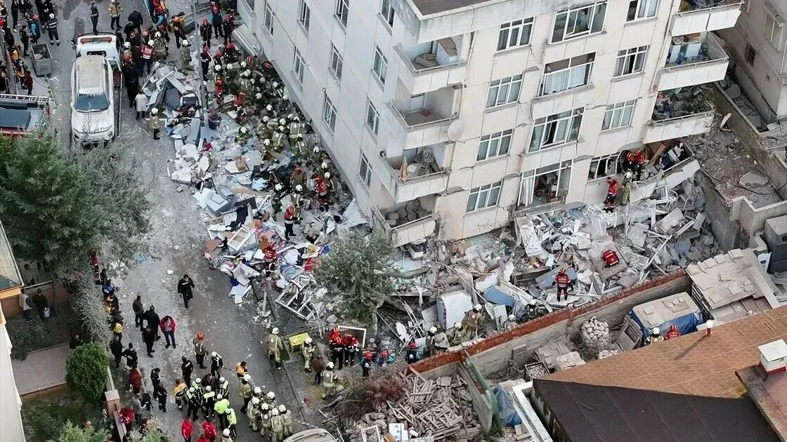 Maltepe'de kısmen çöken binanın şantiye şefi ve mimarı tutuklandı