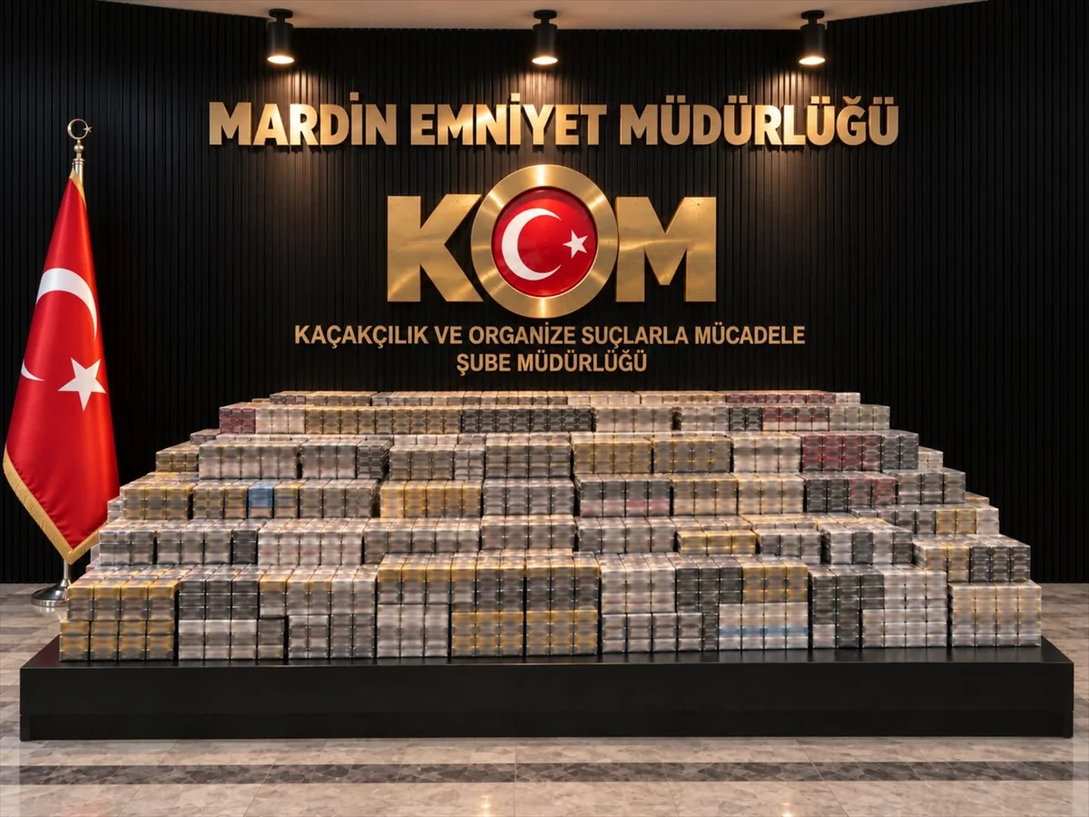 Mardin Midyat'ta 2 araçta 12 bin 900 paket kaçak sigara ele geçirildi