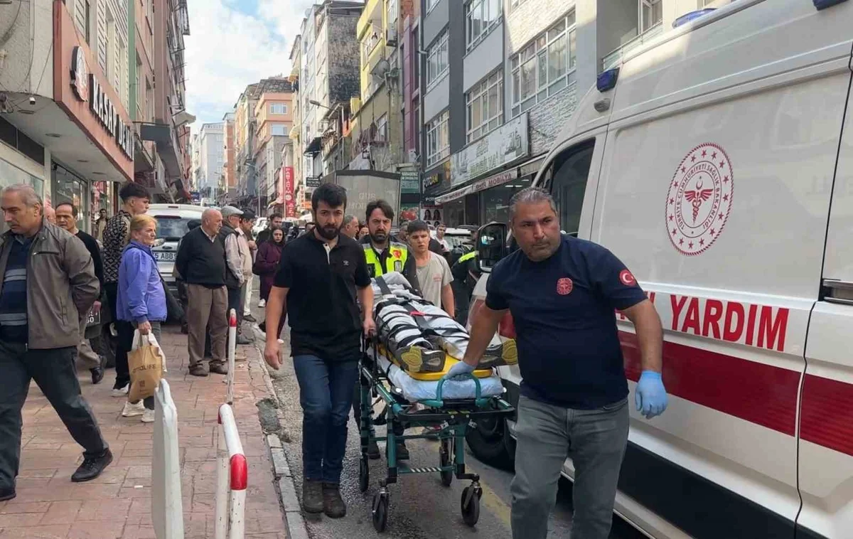 Samsun İlkadım'da kurye, SUV aracın çarpması sonucu yaralanarak hastaneye kaldırıldı