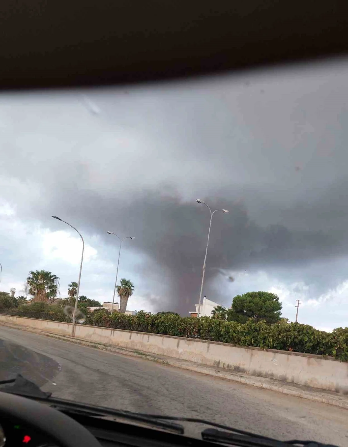 Sicilya'nın Marsala kentini vuran iki hortumda 4'ü çocuk 9 kişi yaralandı