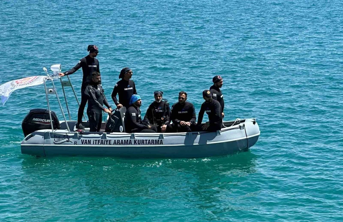 Van İtfaiye'nin 8 kişilik su altı kurtarma ekibi 7/24 göreve hazır bekliyor