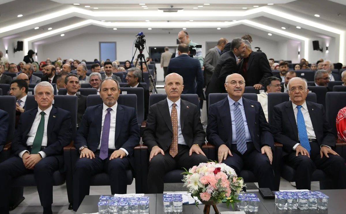 YÖK Başkanı Özvar, Denizli'de İmam Buhari sempozyumunda hadis ilmini anlattı