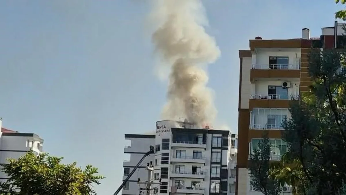 Diyarbakır Bağlar'da çatı yangınında apartman boşaltıldı, ölen yaralanan yok