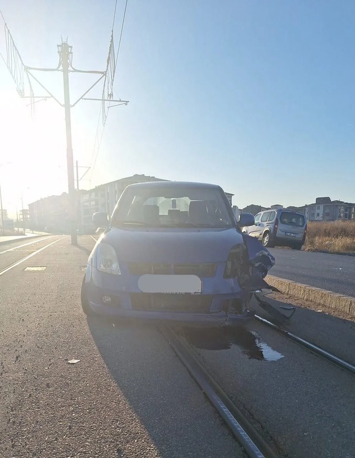 Eskişehir'de tramvay yolundaki araç kazası bazı hatlarda seferleri durdurdu
