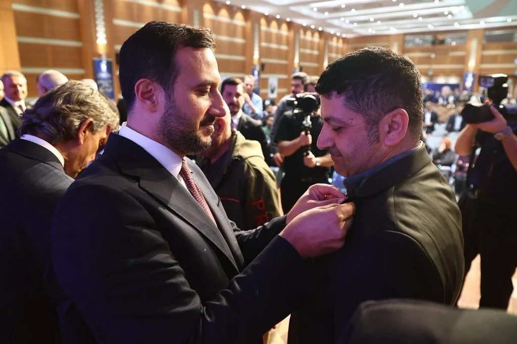 İstanbulda AK Partiye 136 yeni katılım! CHP, İYİ Parti ve DEM Partiden isimler de var