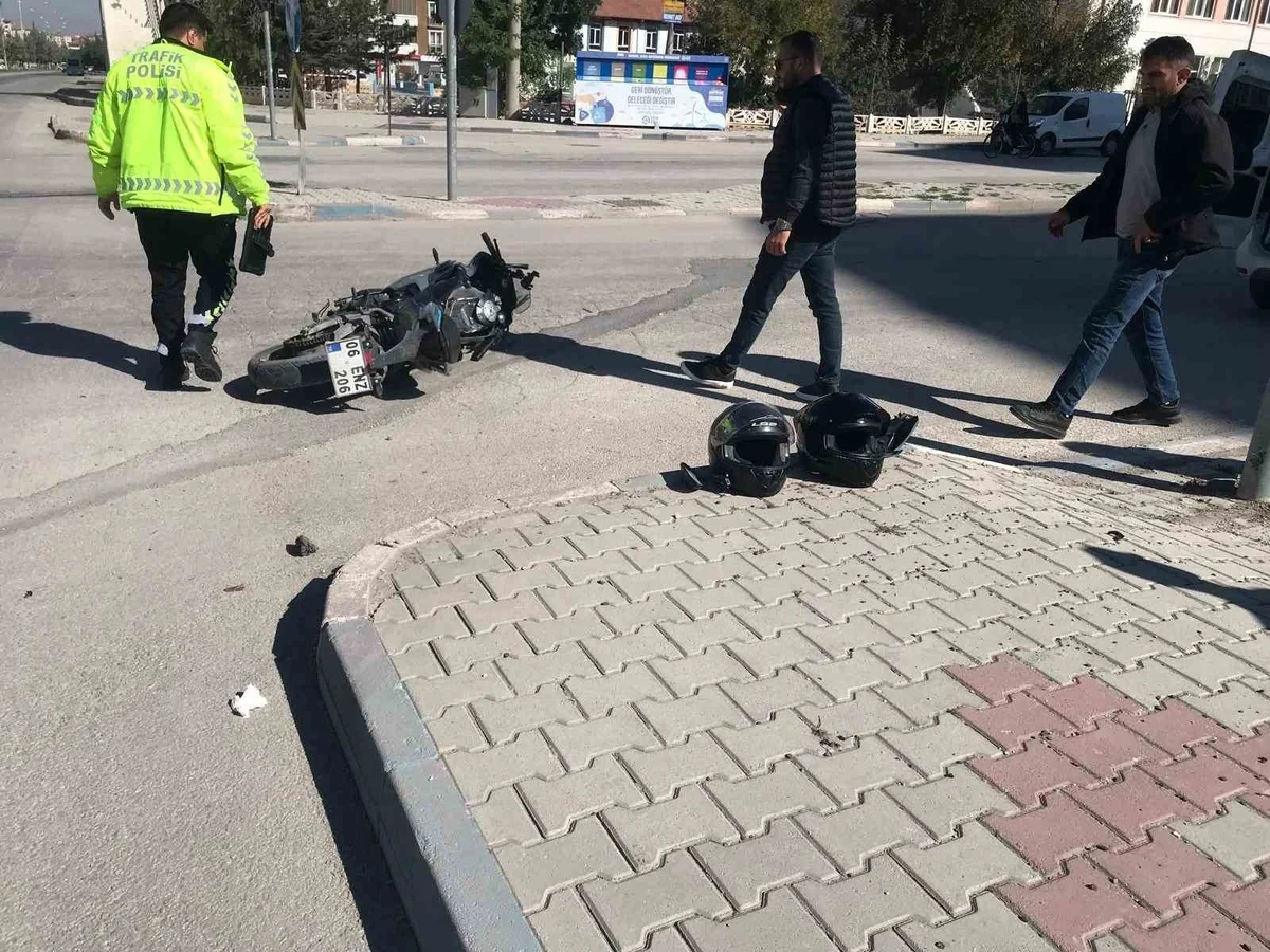 Konya Ereğli'de SUV ile motosiklet çarpıştı, 2 kişi yaralandı