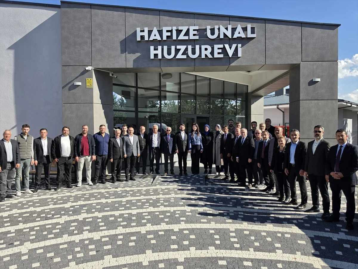 MHP'li Yılık, 72 kapasiteli Kurşunlu Hafize Ünal Huzurevi'nde sakinlerle sohbet etti