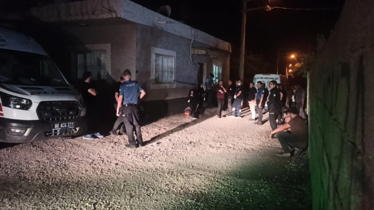 Osmaniye'de polis, kötü koku üzerine girdiği evde silahla vurulmuş erkek cesedi buldu