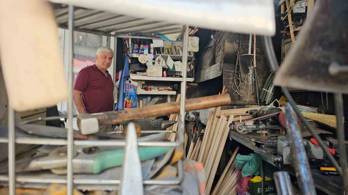 Zonguldak Devrek'te demirci Rıza Ulukoz, 50 yıllık mesleğini yalnız sürdürüyor