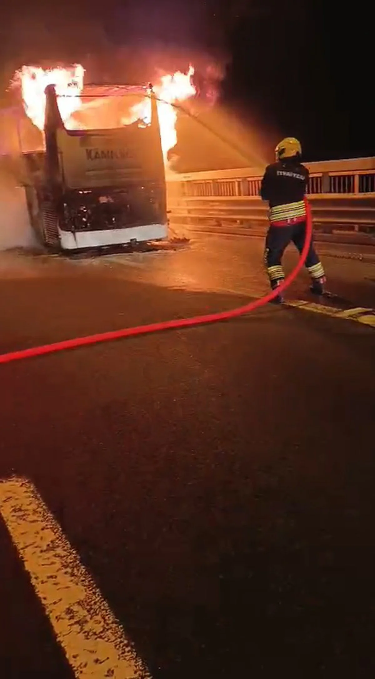 Bolu Dağı'nda motoru alev alan yolcu otobüsü yandı, yolcular tahliye edildi