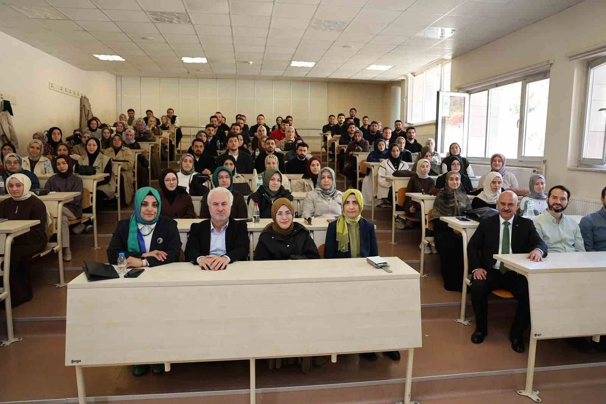 Düzce Üniversitesi Rektörü Sözbir, İlahiyat dersinde bilim ve felsefeyi anlattı