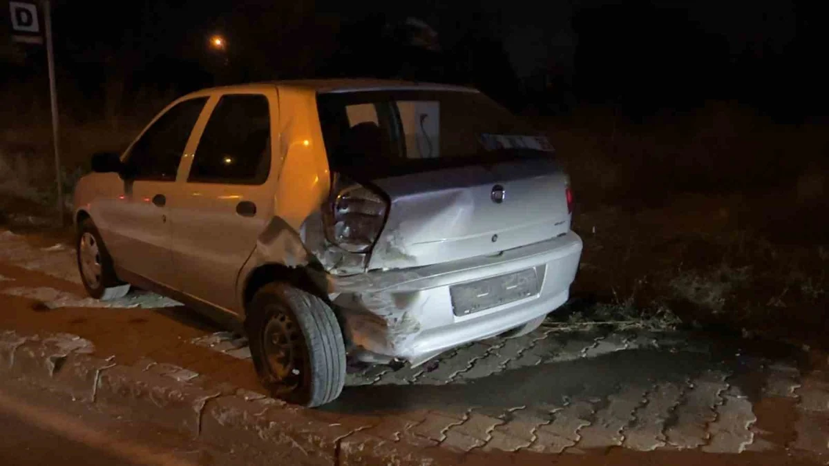 Eskişehir'de iki araç çarpıştı; kazada yaralanan olmazken maddi hasar oluştu