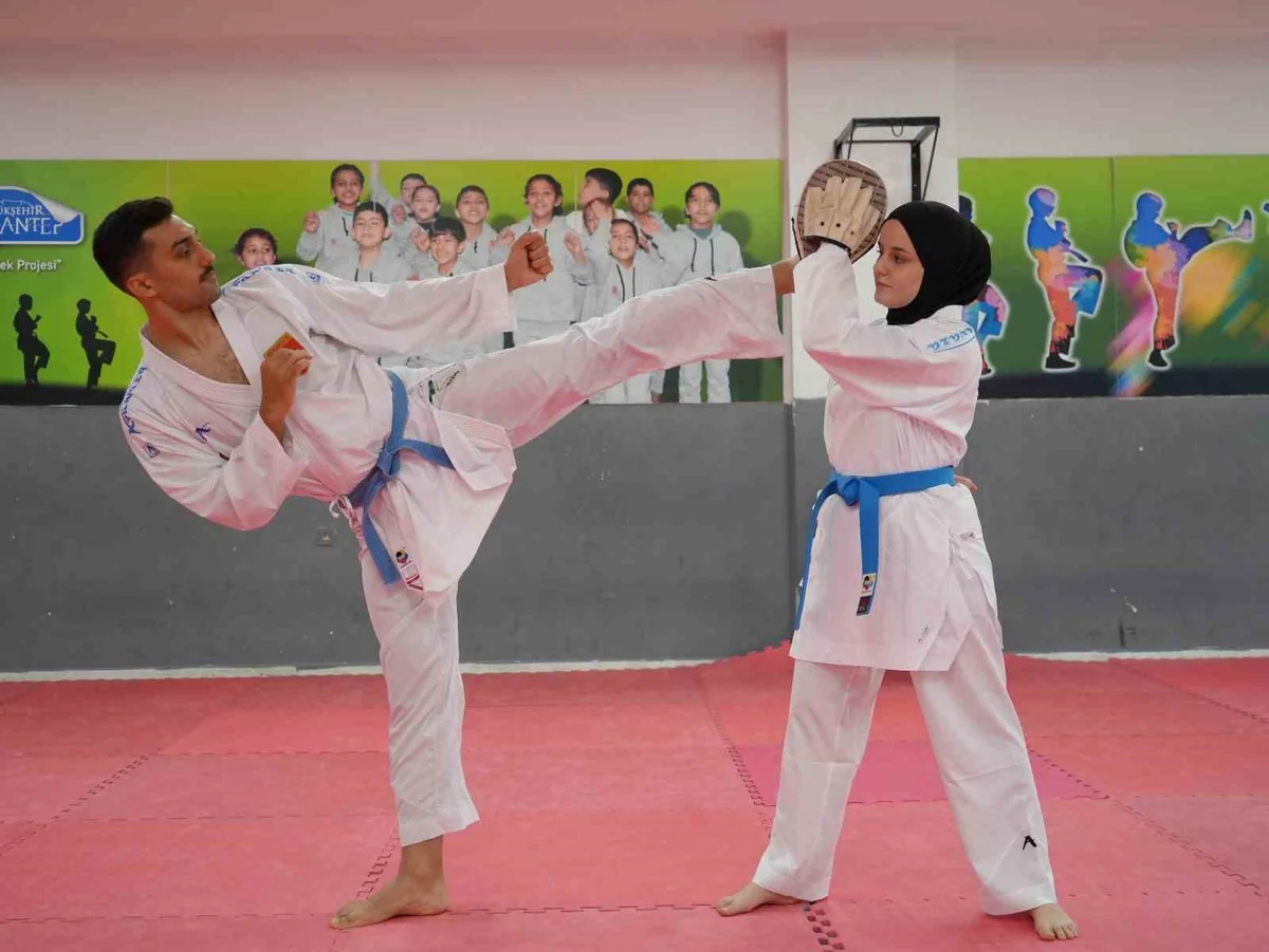 Gaziantep'te yaşayan Eren Akkurt, Brezilya'da dünya karate şampiyonu oldu