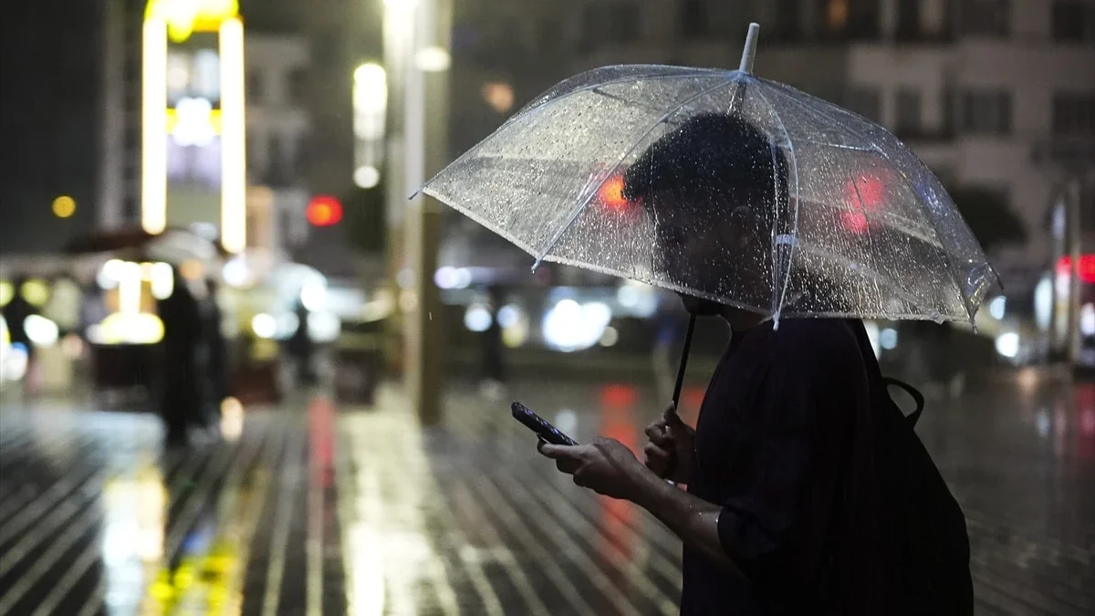 Güneşli hava ülkeyi terk ediyor: Gök gürültülü sağanaklar etkili olacak