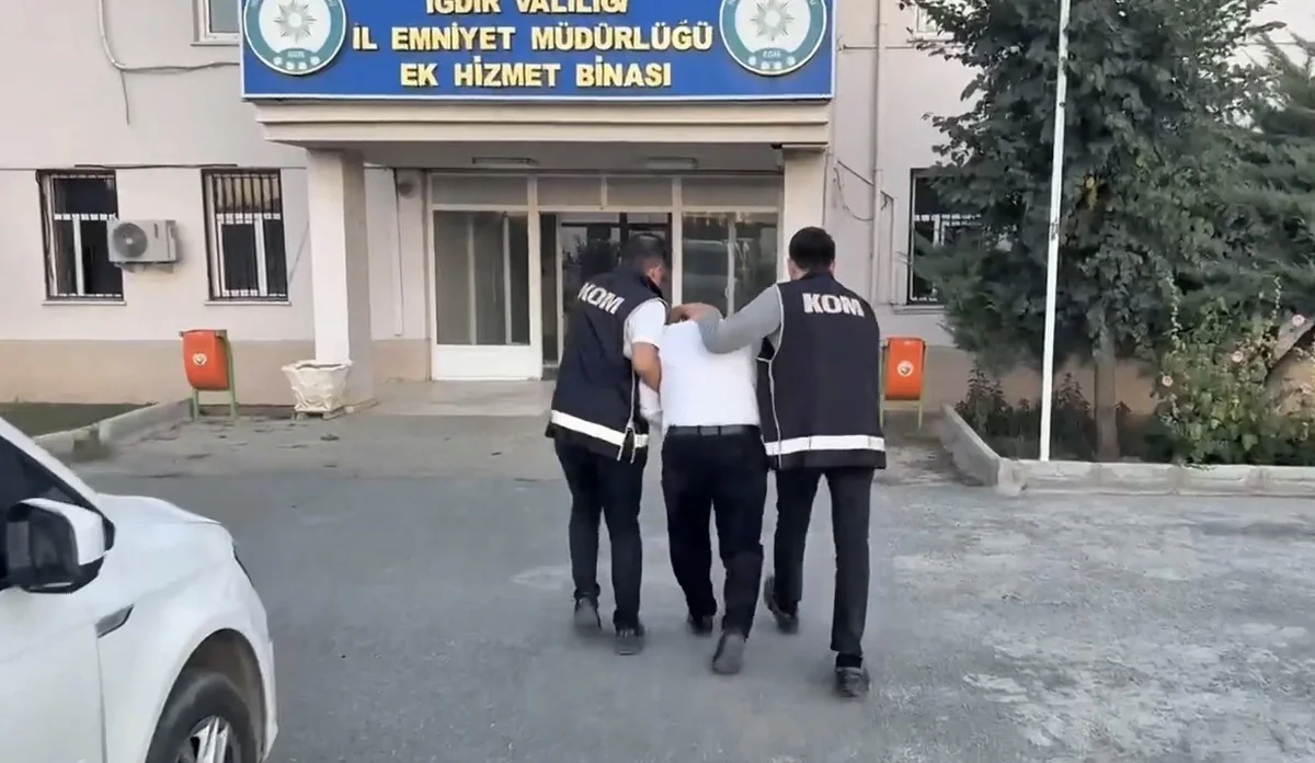 Iğdır'da kaçak alkol operasyonunda 216 şişe içki ve 70 paket sigara ele geçirildi