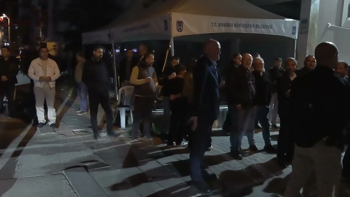 Kemal Kılıçdaroğlu, şehit Ahmet Türkoğlu'nun ailesine taziye ziyaretinde bulundu
