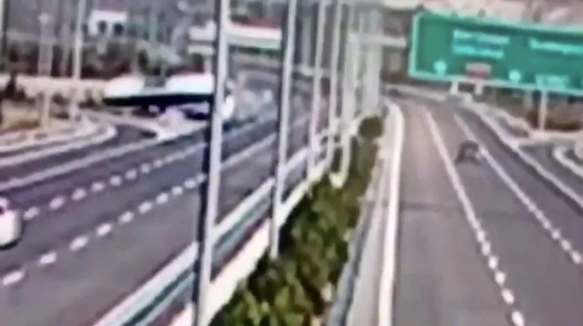 Manisa Akhisar'da 11 kişinin öldüğü kazada otobüsün geri manevrası kameraya yansıdı
