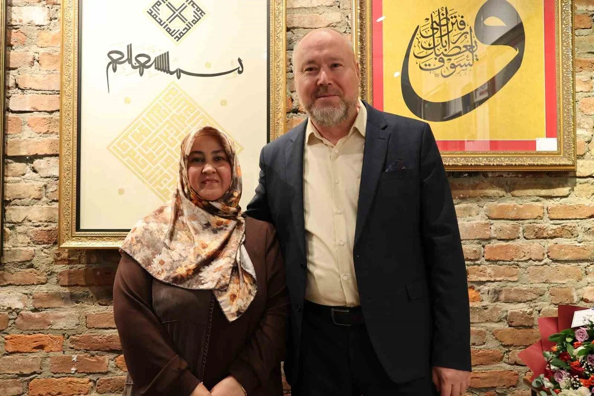 Özçelikel çifti Eskişehir'de ilk hat ve tezhip sergisini 59 eserle açtı