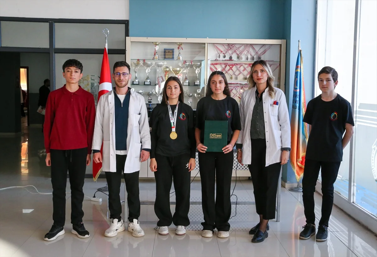 Van'da lise öğrencisi Beyza Alkış, Dubai'deki DIS EXPO 2024'te birincilik kazandı