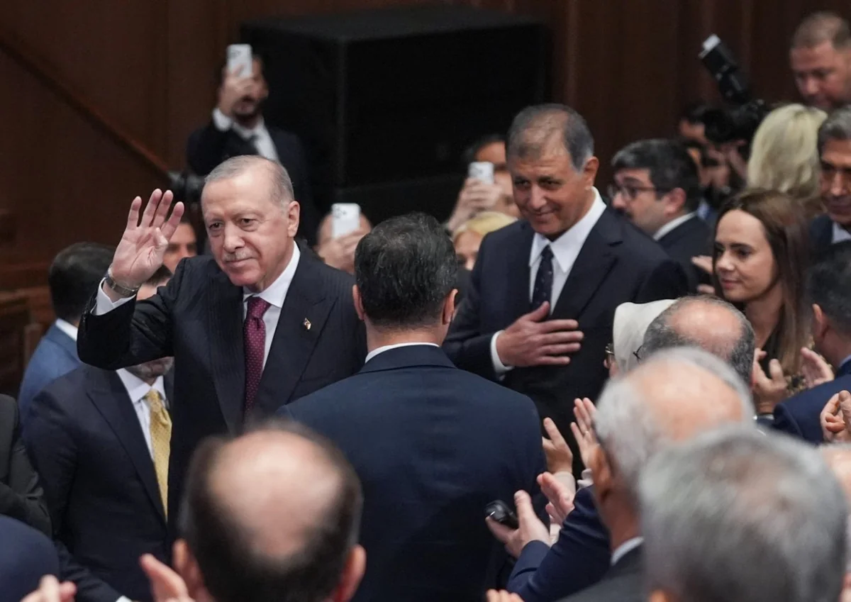 Cemil Tugay İzmirlilere ilk müjdeyi verdi! Körfez'in altındaki tüp geçit projesiyle trafik son bulacak