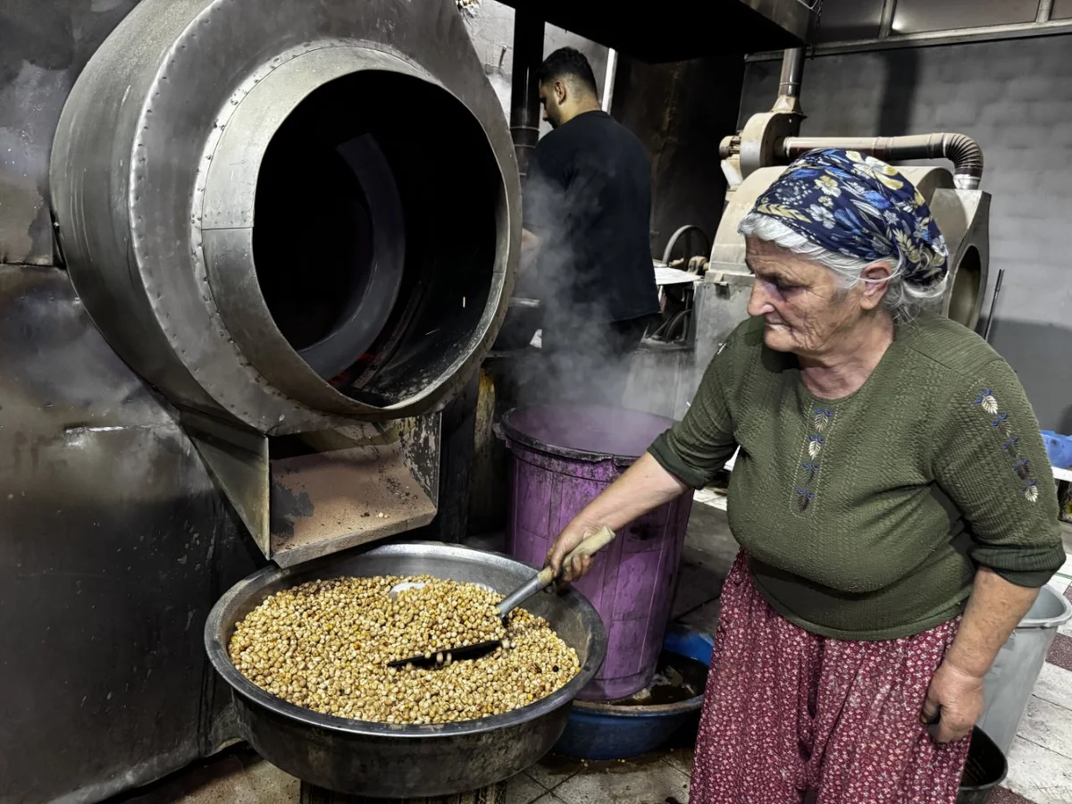 Eşinin hastalığıyla 9 çocuğunun yükünü sırtlandı! Yılda 100 ton üretiyor, 81 ile gönderiyor