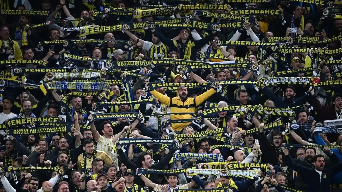 Fenerbahçe taraftarından İsmail Kartal'a "İstifa!"