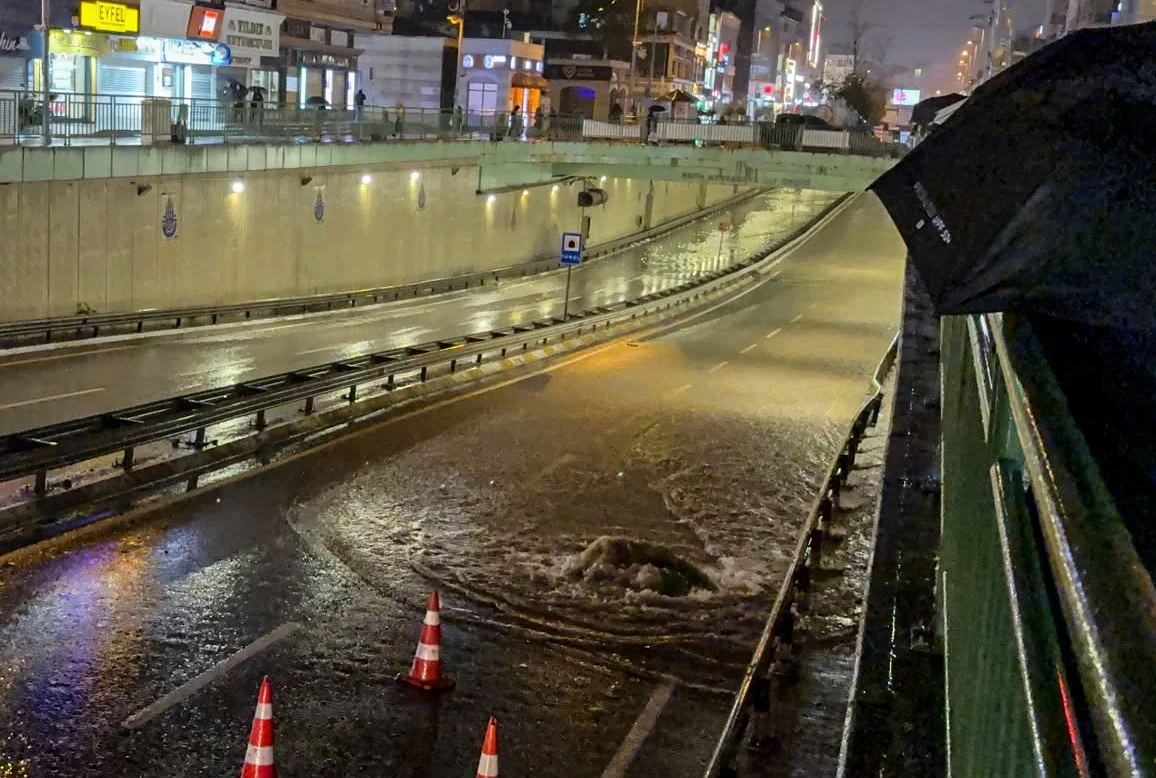 İstanbulda önlemler karşılık buldu! Trafik yoğunluğu yüzde 47 seviyesinde kaldı