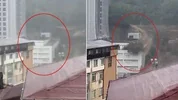 İstanbul'da selin gelişi saniye saniye kamerada! Görüntüler korkuttu