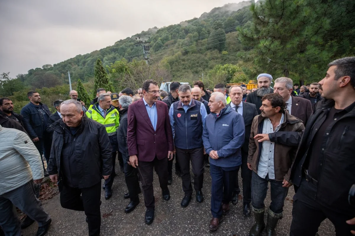 Sakarya sele teslim oldu! Bakan Çiftçi afetzedeleri ziyaret etti