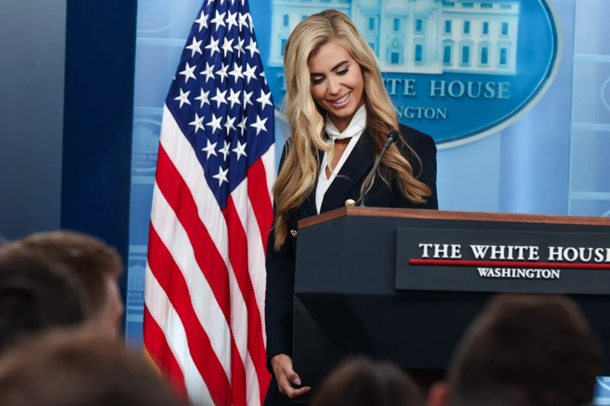 Trump'ın sözcüsü 5 günde gitti! Katie Zacharia krizinin perde arkası