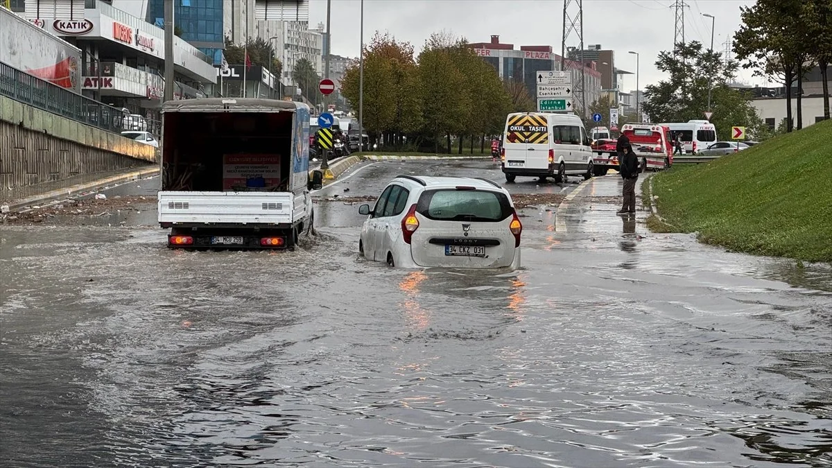 İstanbula turuncu kodlu uyarı! Meteoroloji saat verdi: 8 ilçeye dikkat