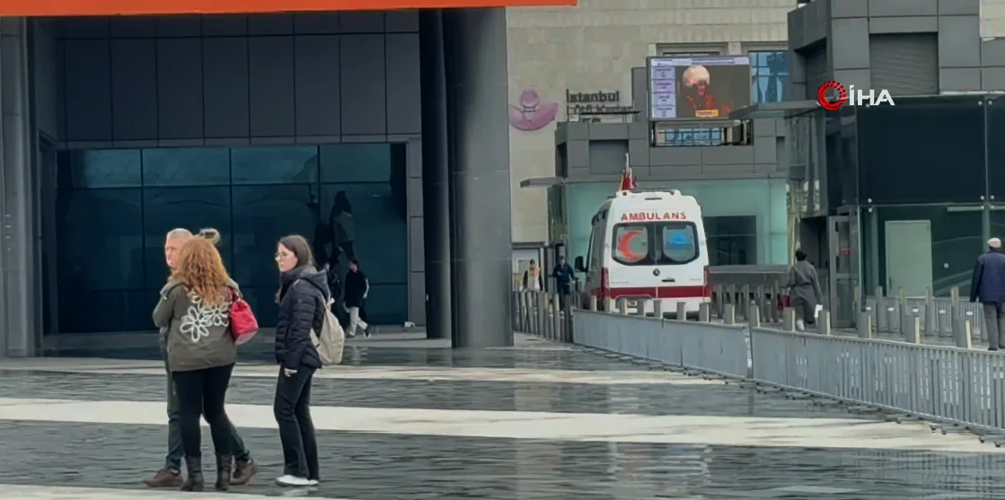 İstanbul'da 5 bin kişilik konserde esrarengiz olay! 3 kişiden 1'i öldü, 2’sinin durumu ağır