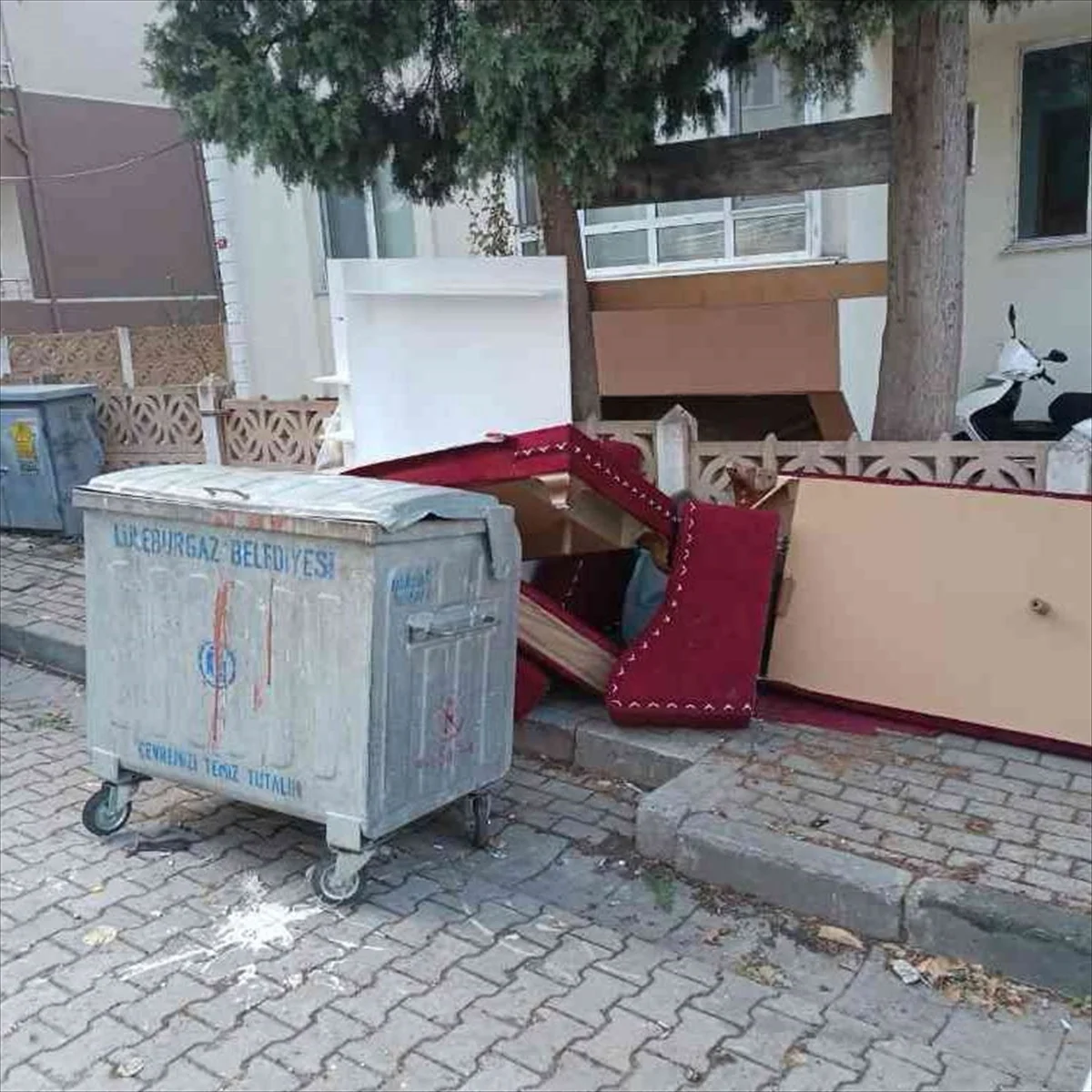 Demirköy ve Lüleburgaz'da Muhtarlar Günü çelenk sunularak kutlandı